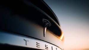 Tesla promete cortar custos de produção de EV pela metade