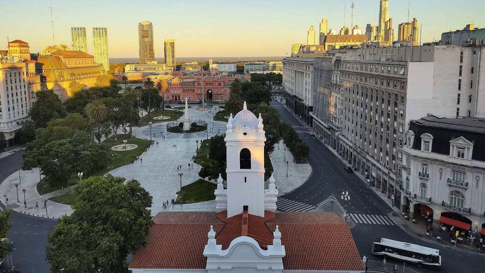 Economistas criticam proposta de dolarização da Argentina e defendem ajuste fiscal