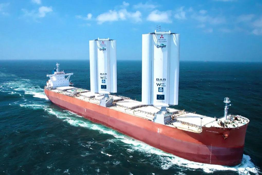 Após cruzar o mundo, chega à baía de Paranaguá navio cargueiro a vela