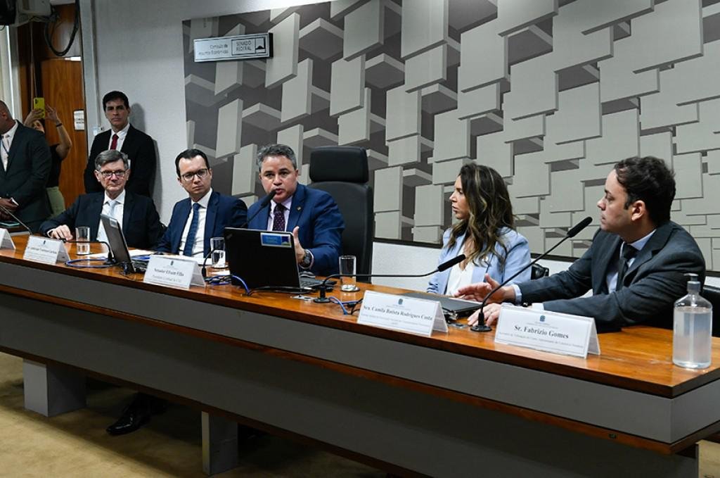 Debatedores pedem segurança jurídica com a reforma tributária