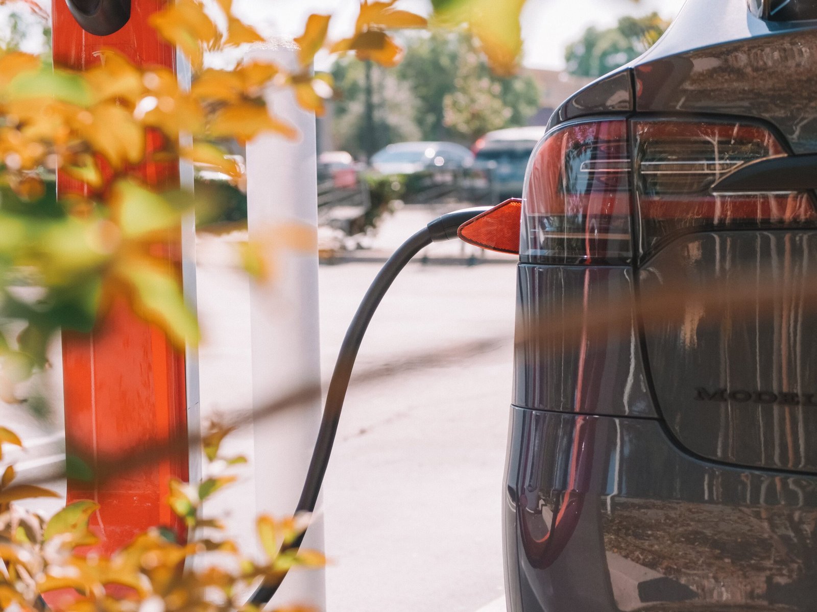Relação entre veículos elétricos e energia solar
