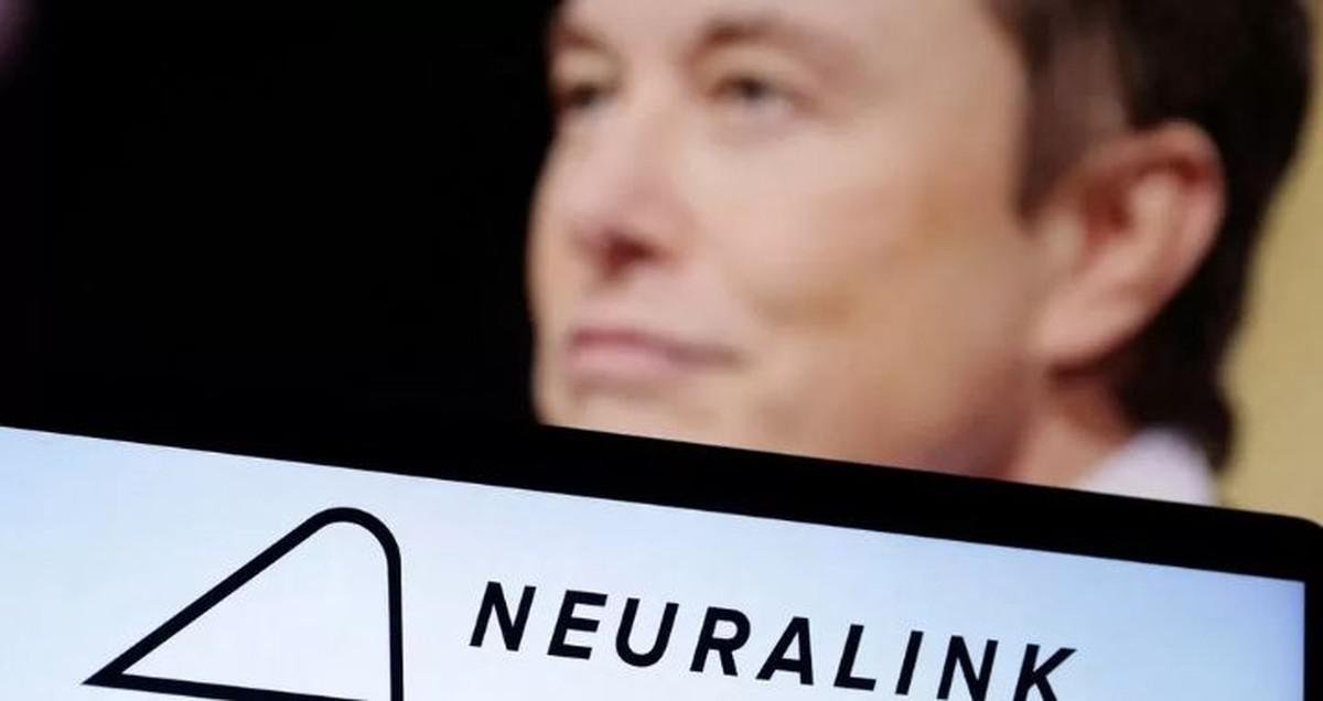 'Neuralink', de Elon Musk, faz 1º implante de chip cerebral em humano