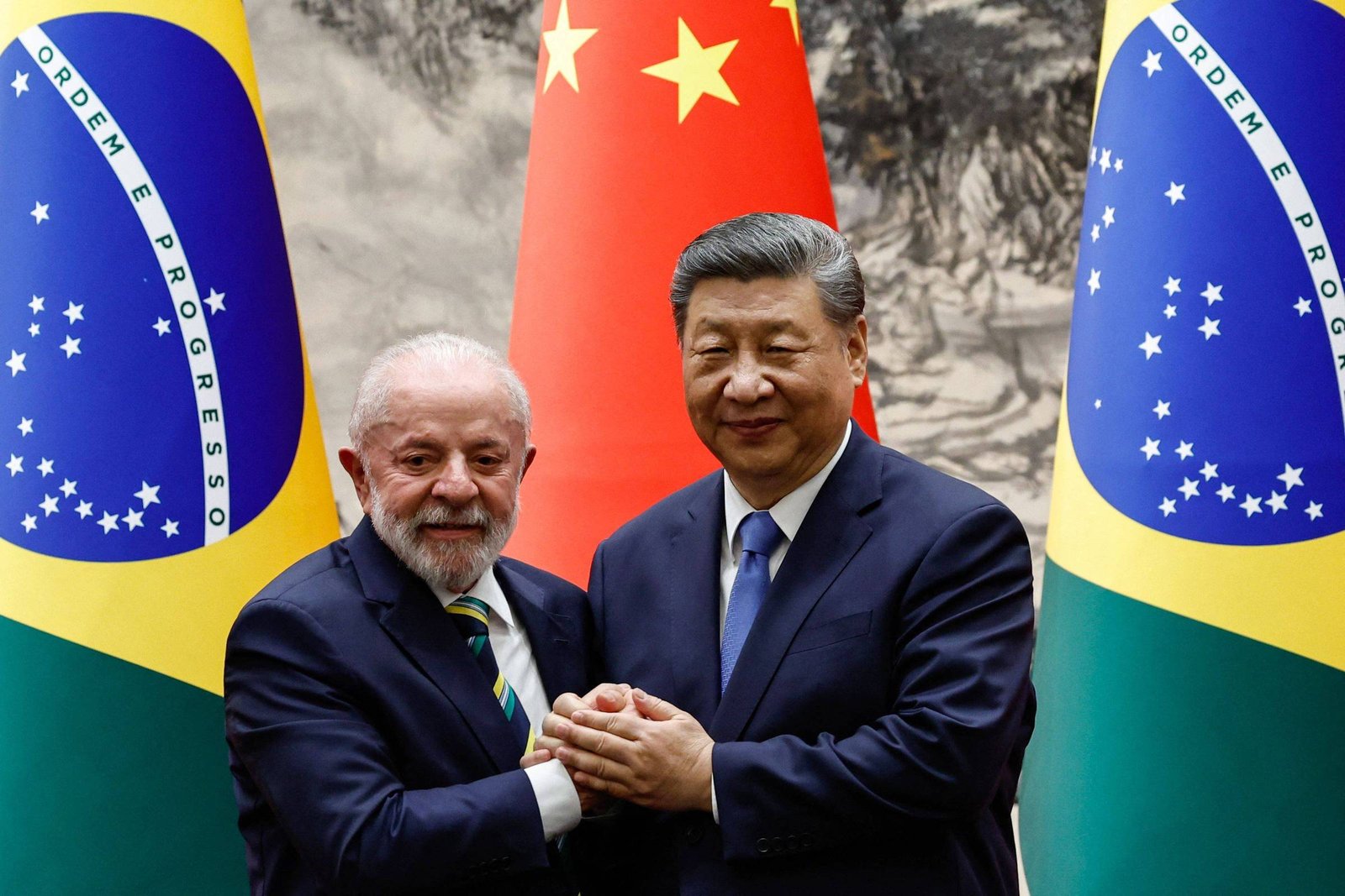 Brasil muda posição sobre acordo Mercosul-China após tarifaço dos EUA - Folha de S.Paulo
